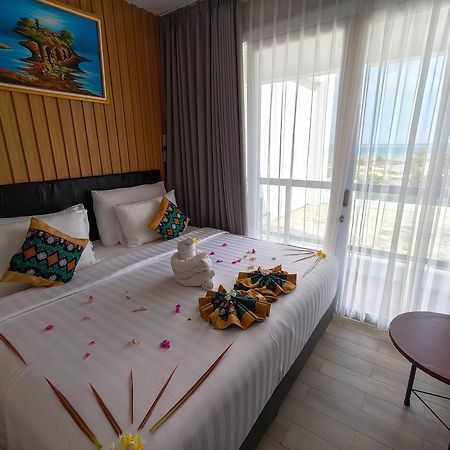 Raja Hotel Kuta Mandalika Resort & Convention מראה חיצוני תמונה