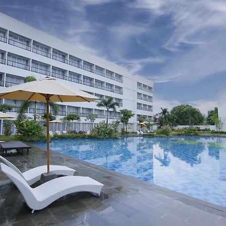 Raja Hotel Kuta Mandalika Resort & Convention מראה חיצוני תמונה