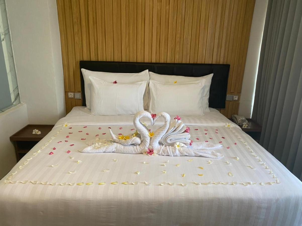 Raja Hotel Kuta Mandalika Resort & Convention מראה חיצוני תמונה
