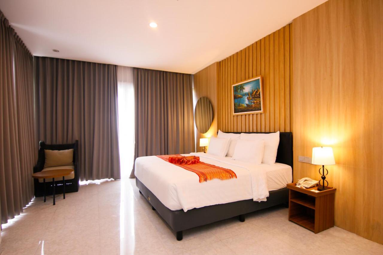Raja Hotel Kuta Mandalika Resort & Convention מראה חיצוני תמונה