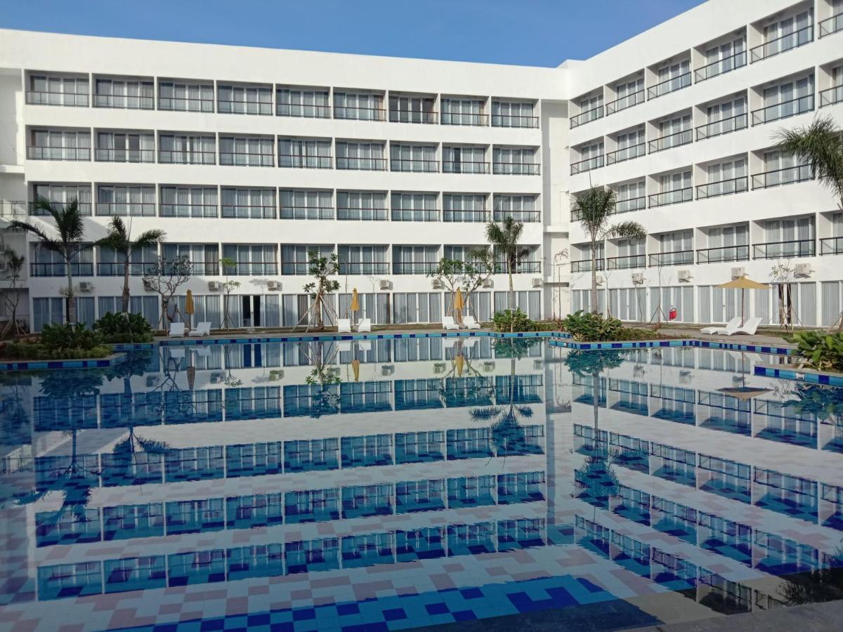 Raja Hotel Kuta Mandalika Resort & Convention מראה חיצוני תמונה