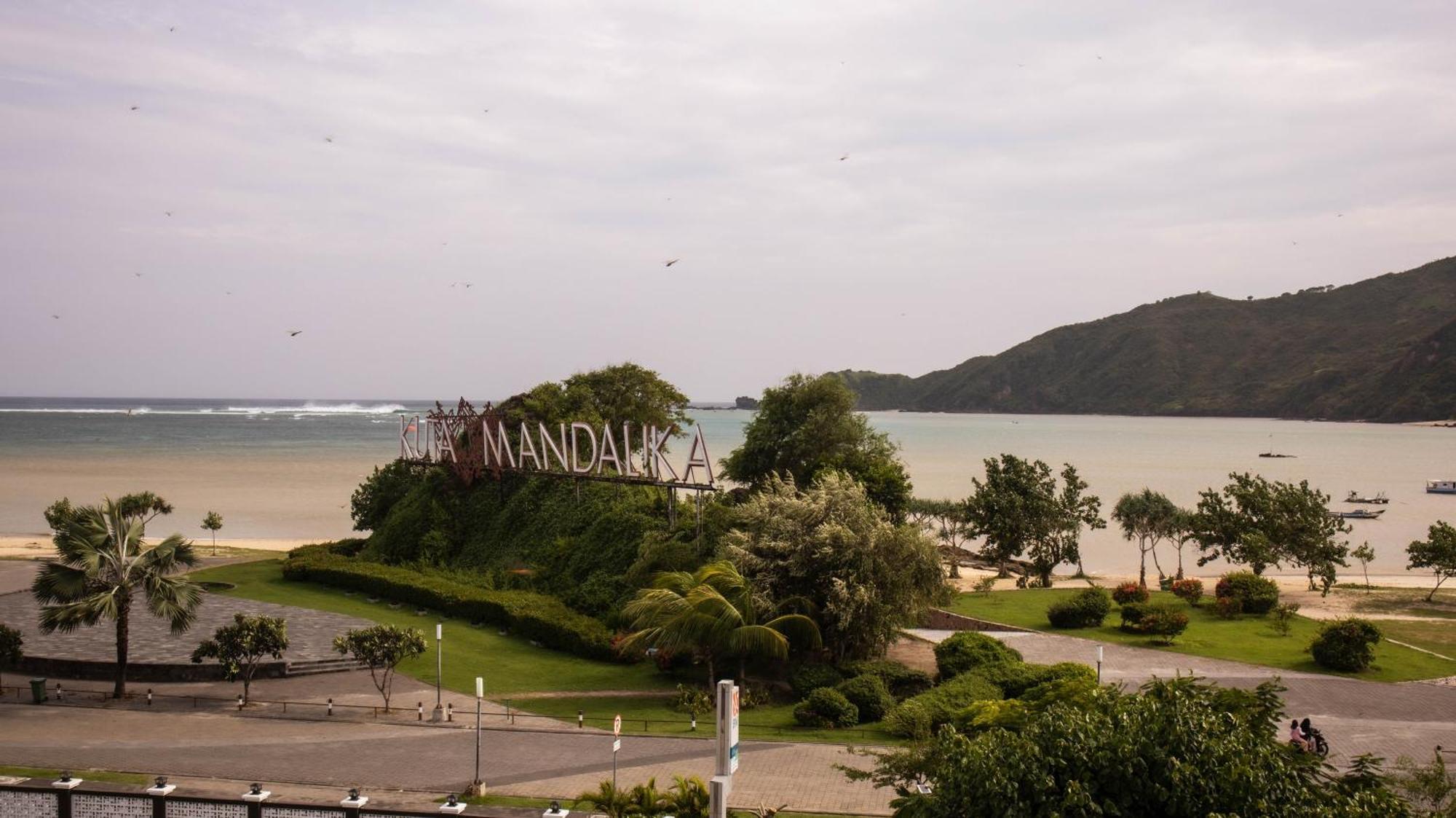 Raja Hotel Kuta Mandalika Resort & Convention מראה חיצוני תמונה