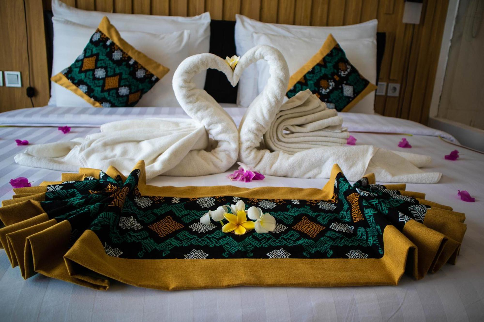 Raja Hotel Kuta Mandalika Resort & Convention מראה חיצוני תמונה