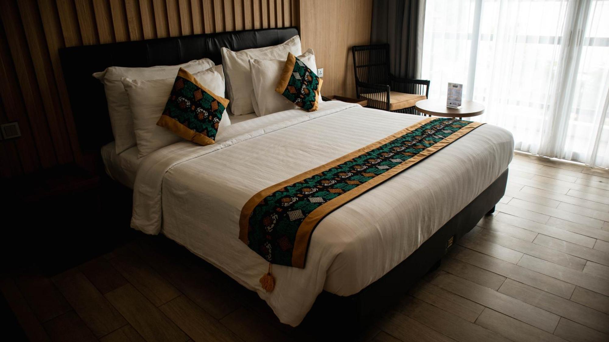 Raja Hotel Kuta Mandalika Resort & Convention מראה חיצוני תמונה