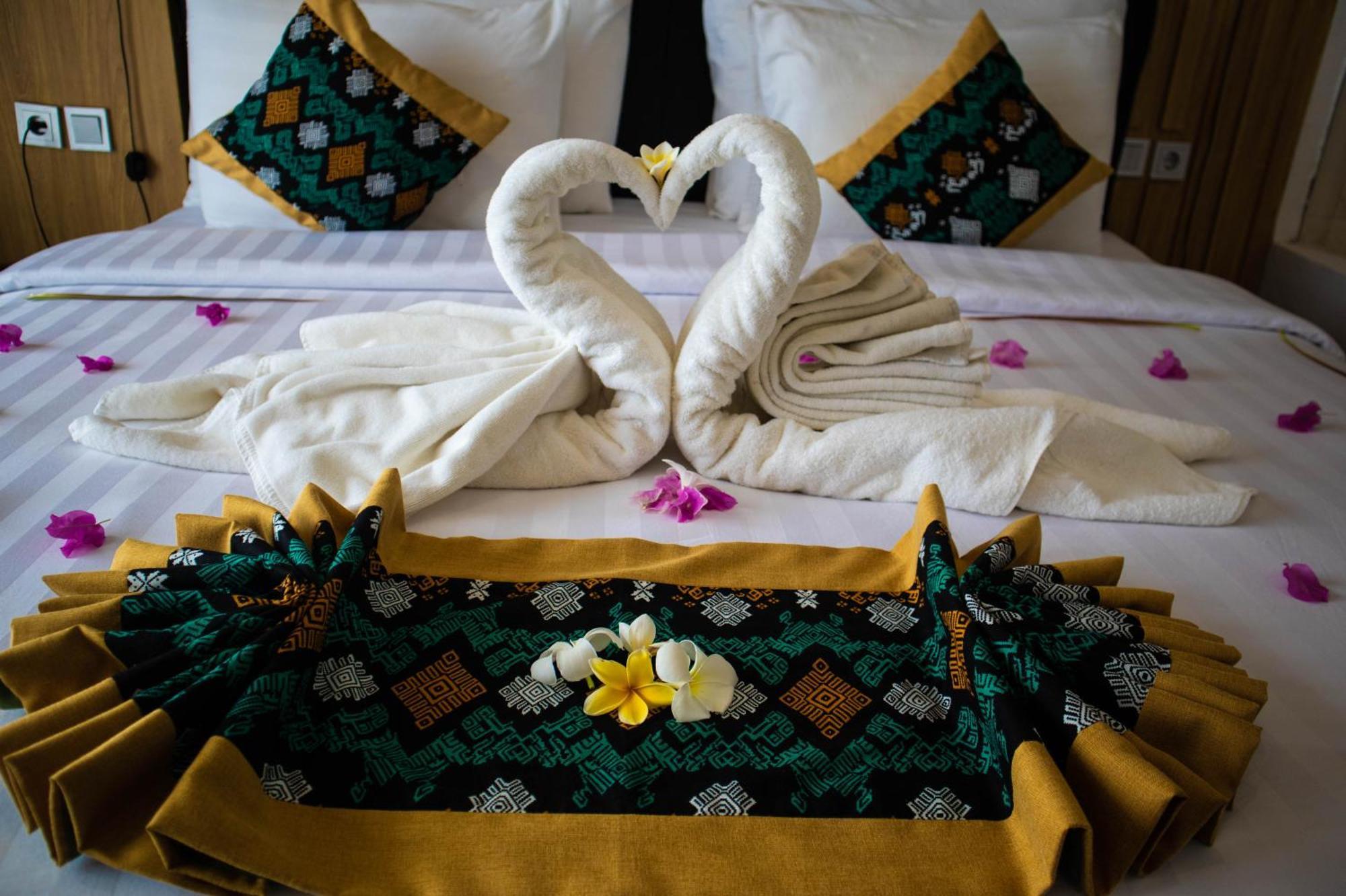 Raja Hotel Kuta Mandalika Resort & Convention מראה חיצוני תמונה