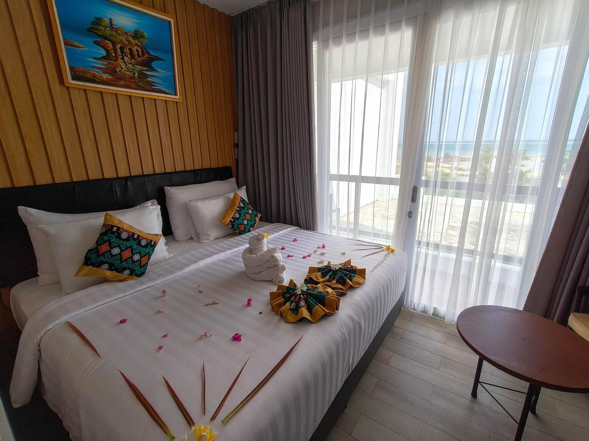 Raja Hotel Kuta Mandalika Resort & Convention מראה חיצוני תמונה