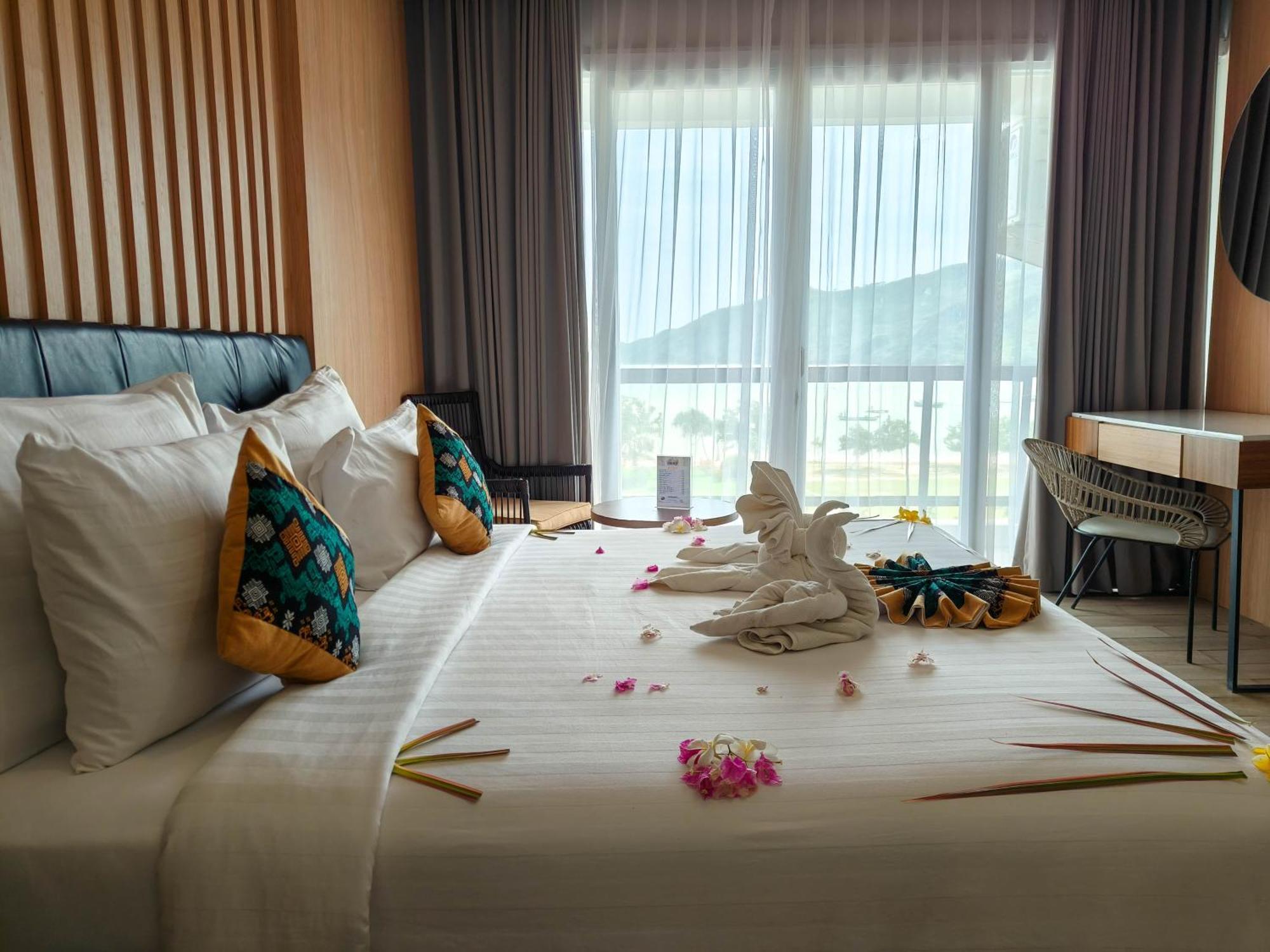 Raja Hotel Kuta Mandalika Resort & Convention מראה חיצוני תמונה