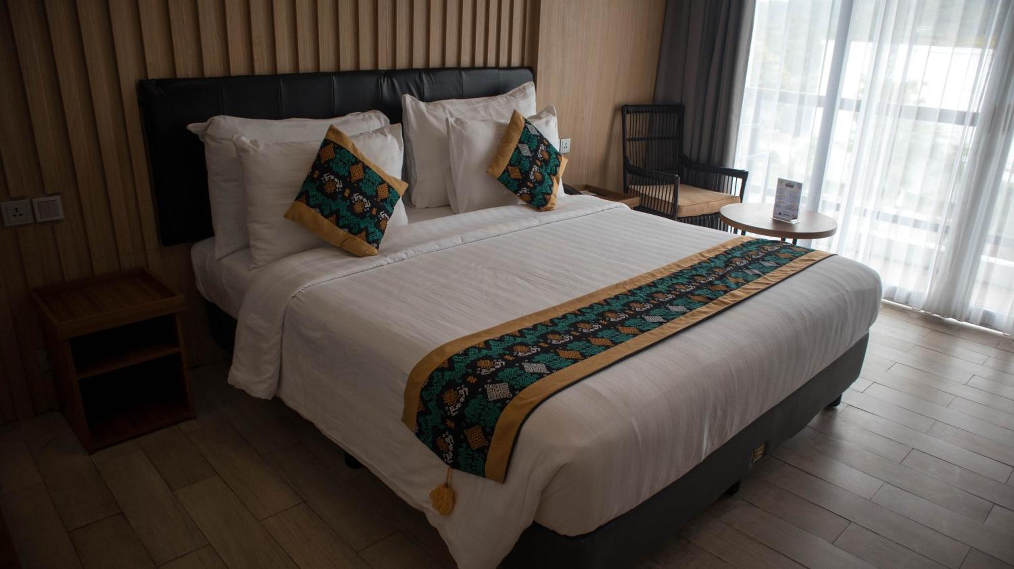 Raja Hotel Kuta Mandalika Resort & Convention מראה חיצוני תמונה