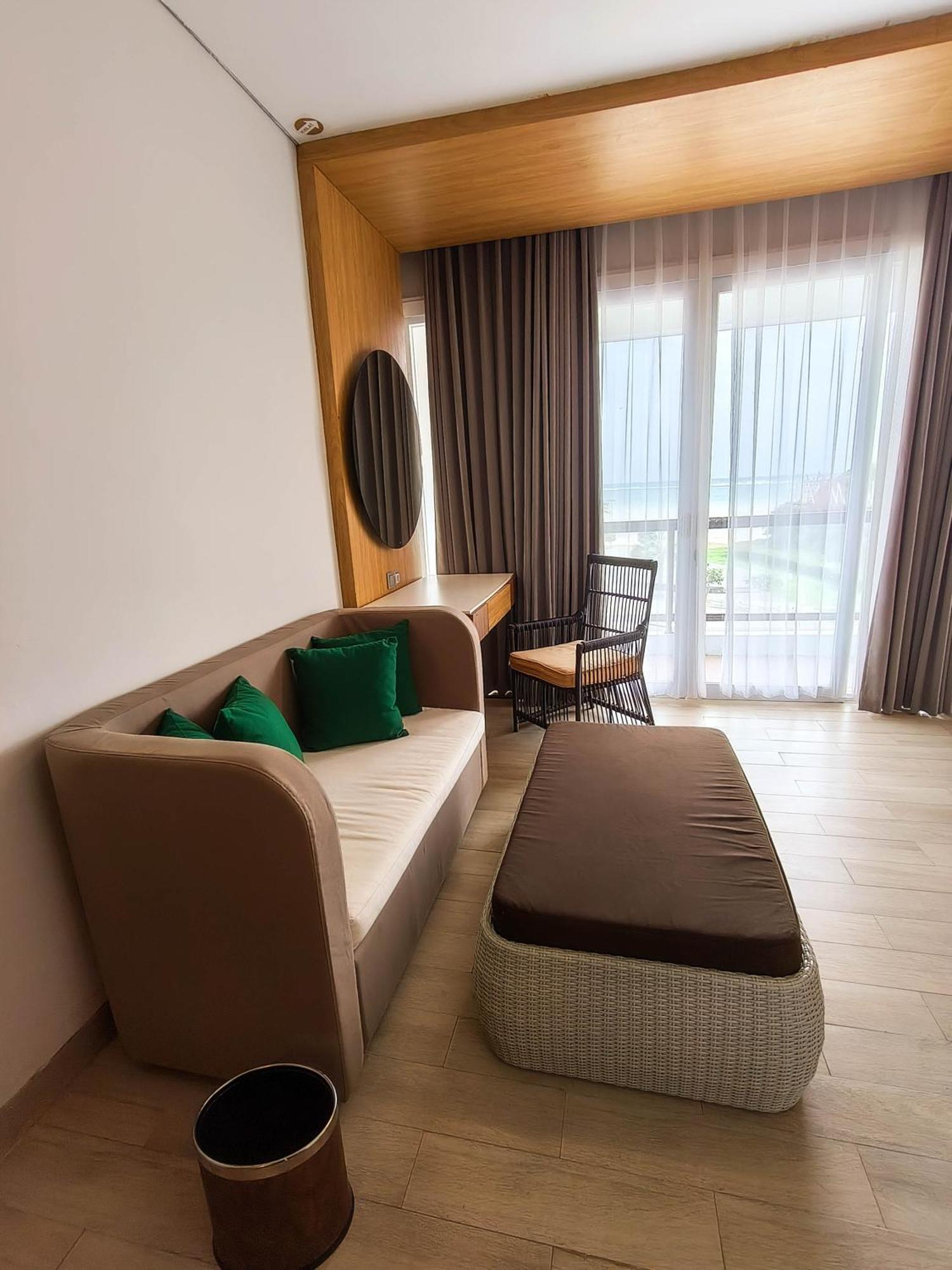 Raja Hotel Kuta Mandalika Resort & Convention מראה חיצוני תמונה