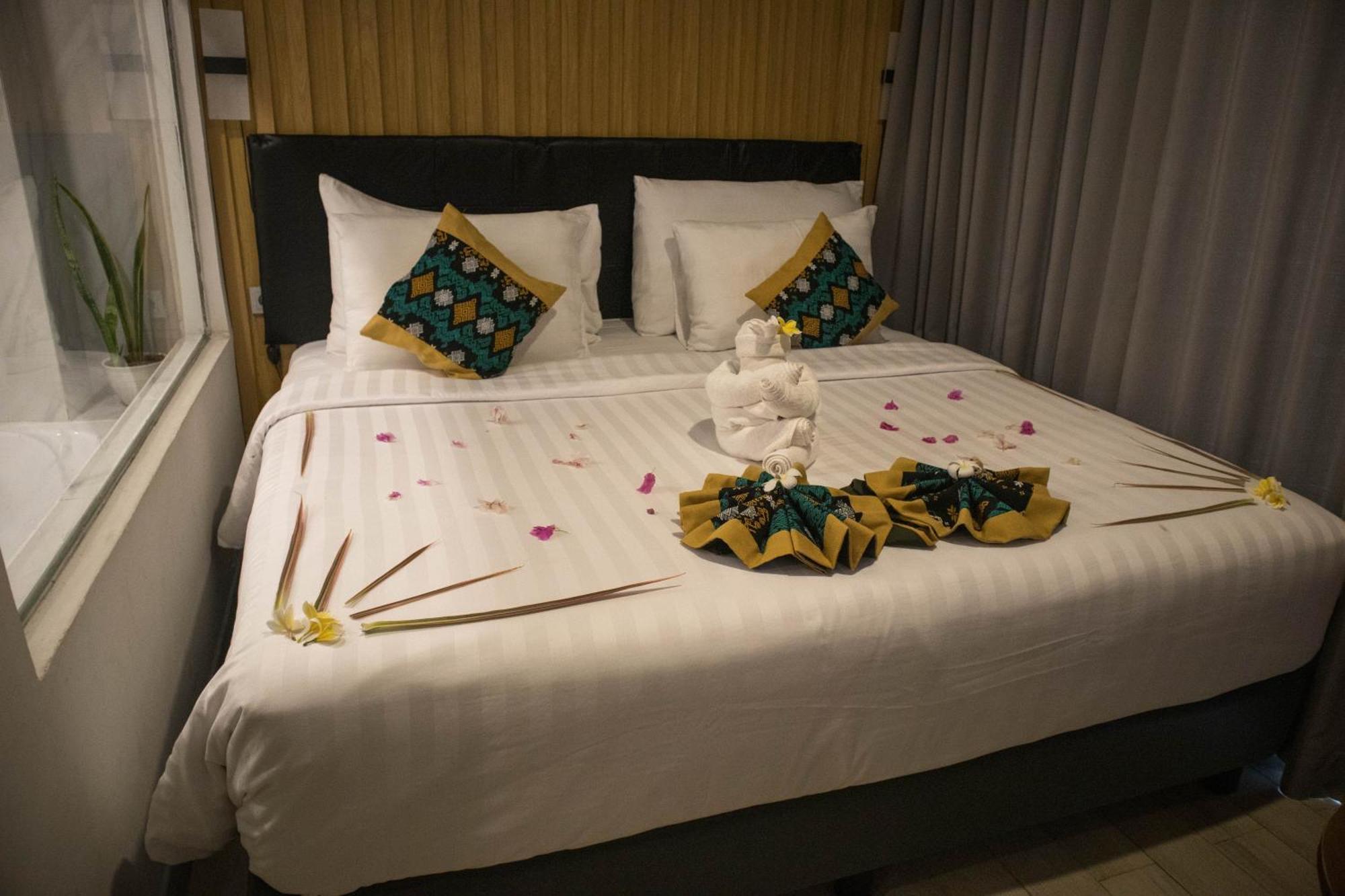Raja Hotel Kuta Mandalika Resort & Convention מראה חיצוני תמונה