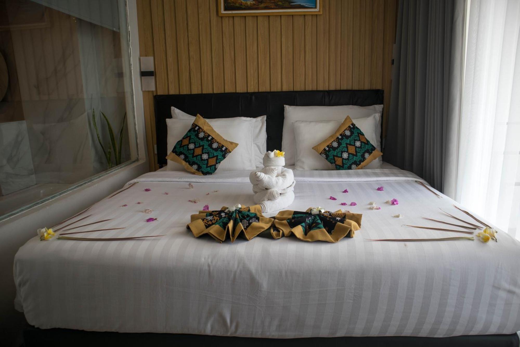 Raja Hotel Kuta Mandalika Resort & Convention מראה חיצוני תמונה