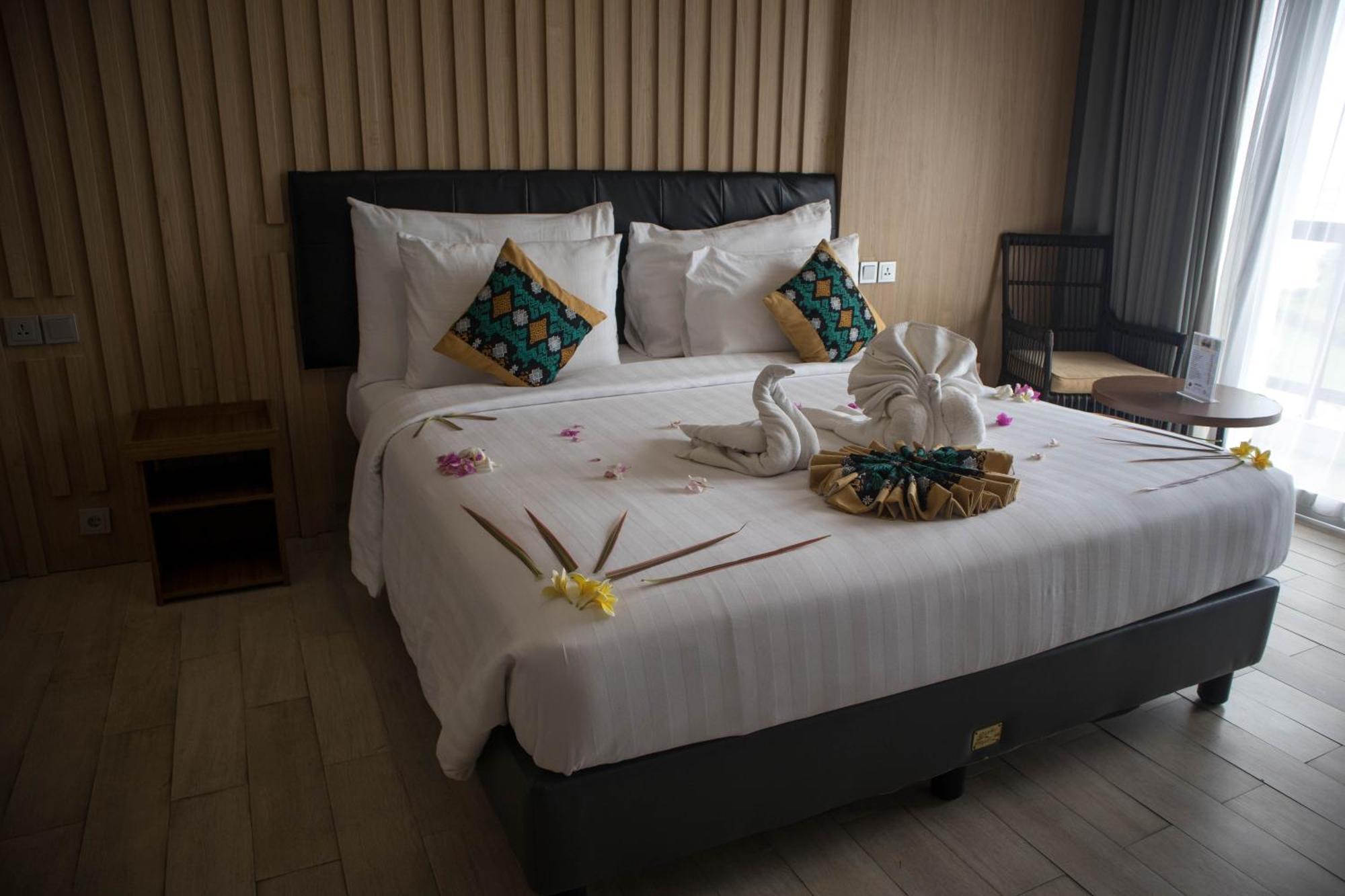 Raja Hotel Kuta Mandalika Resort & Convention מראה חיצוני תמונה