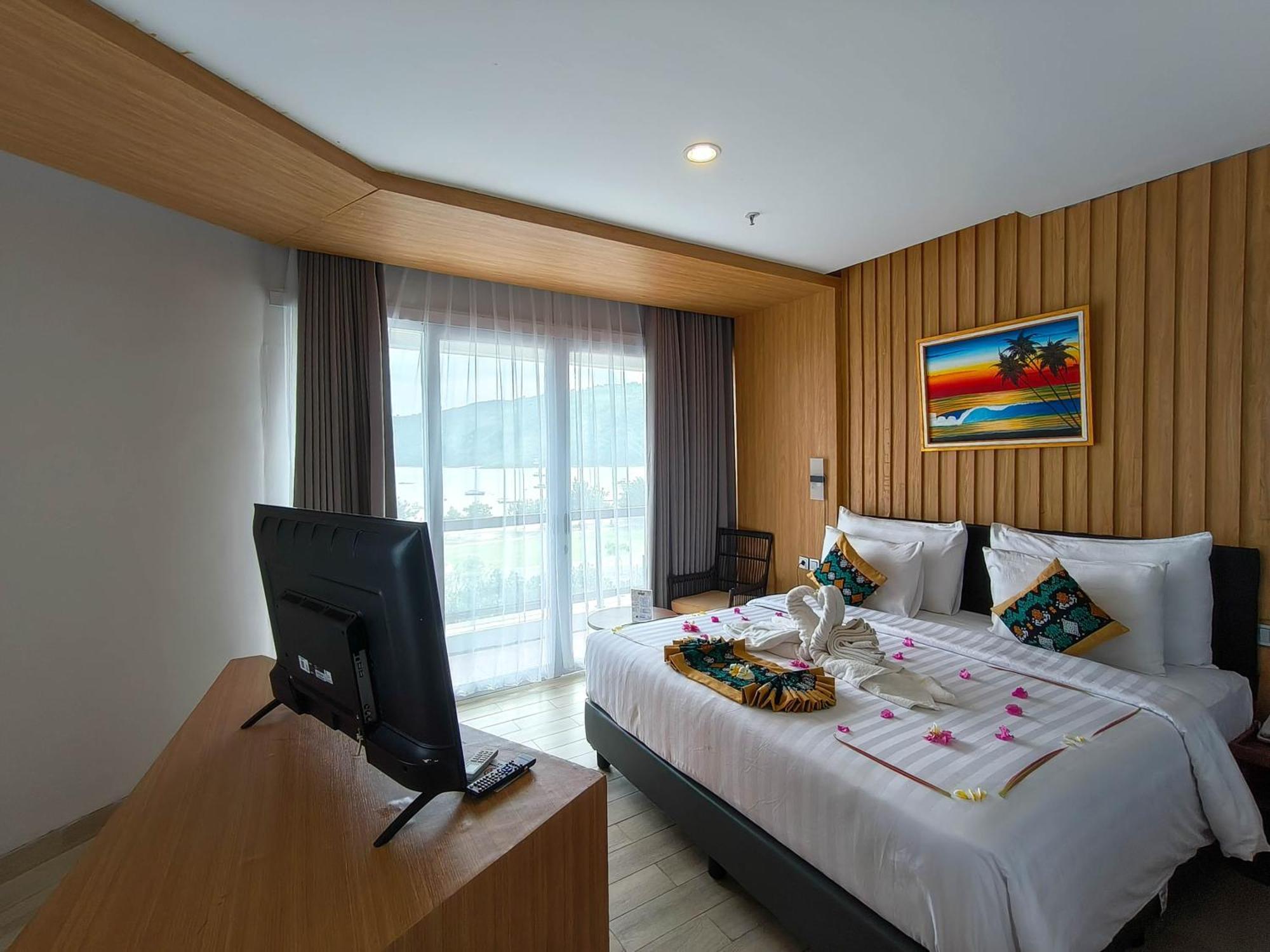 Raja Hotel Kuta Mandalika Resort & Convention מראה חיצוני תמונה