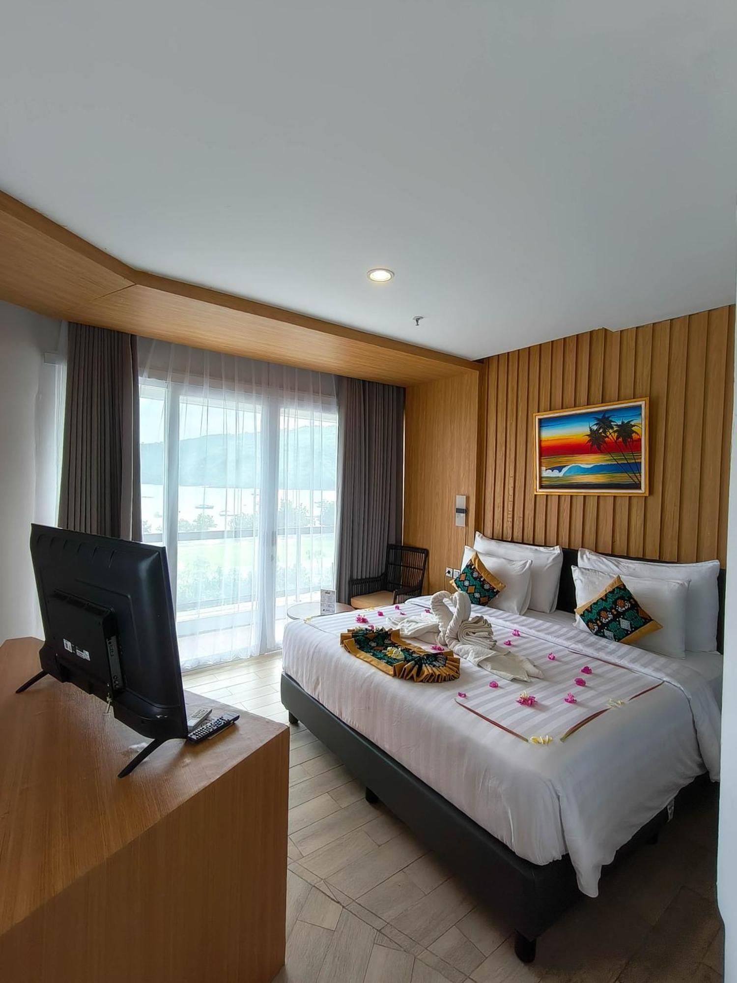 Raja Hotel Kuta Mandalika Resort & Convention מראה חיצוני תמונה