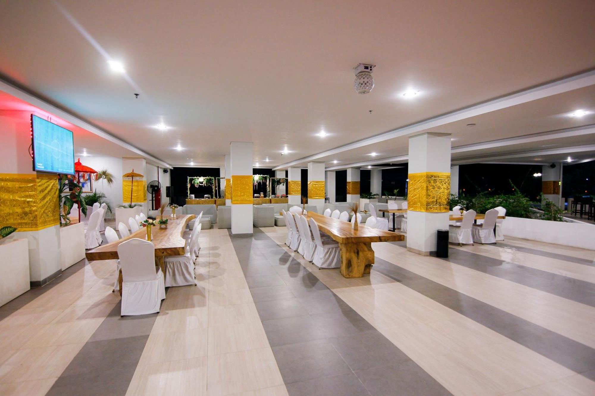 Raja Hotel Kuta Mandalika Resort & Convention מראה חיצוני תמונה