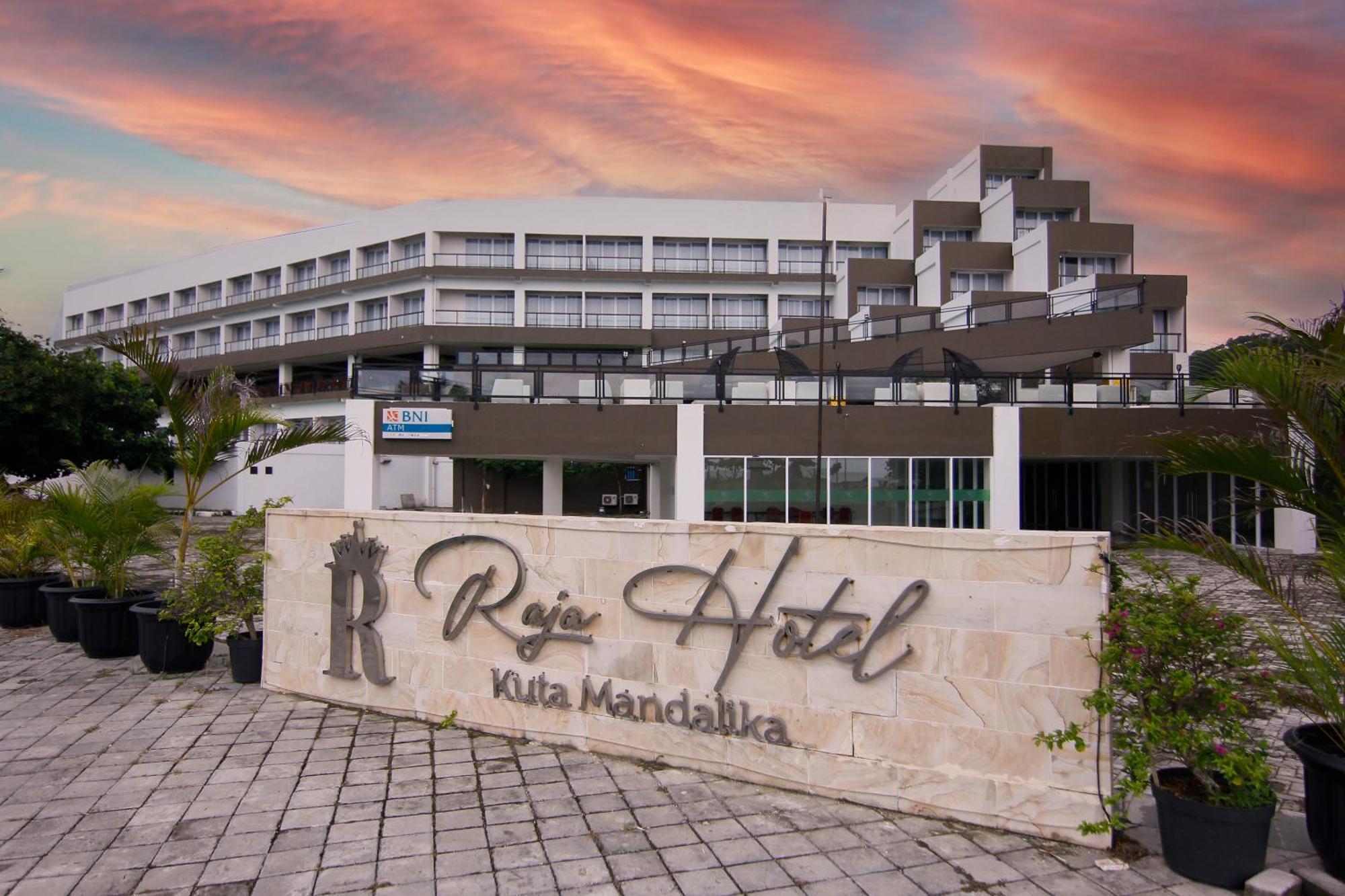 Raja Hotel Kuta Mandalika Resort & Convention מראה חיצוני תמונה